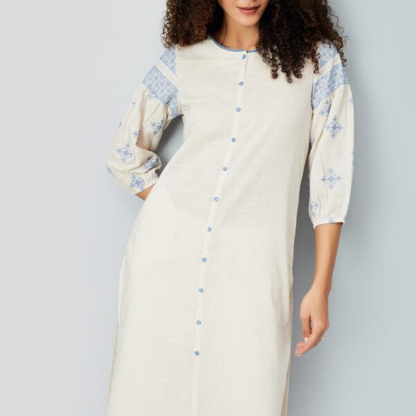 Women Embroidered Sleeve Straight Kurta