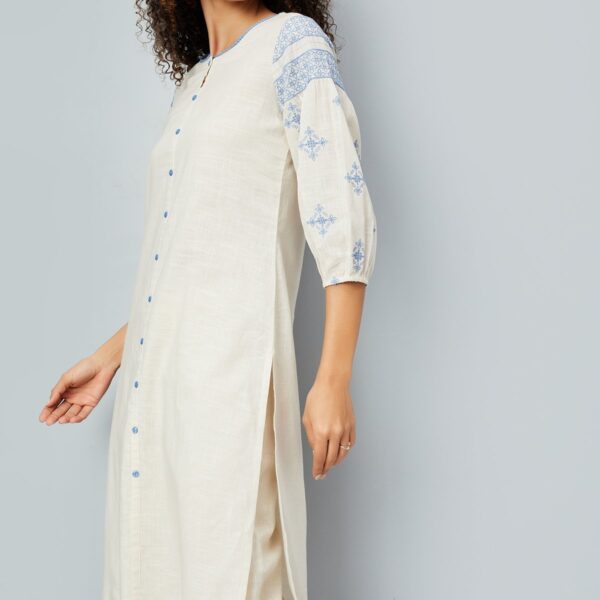 Women Embroidered Sleeve Straight Kurta - Image 6