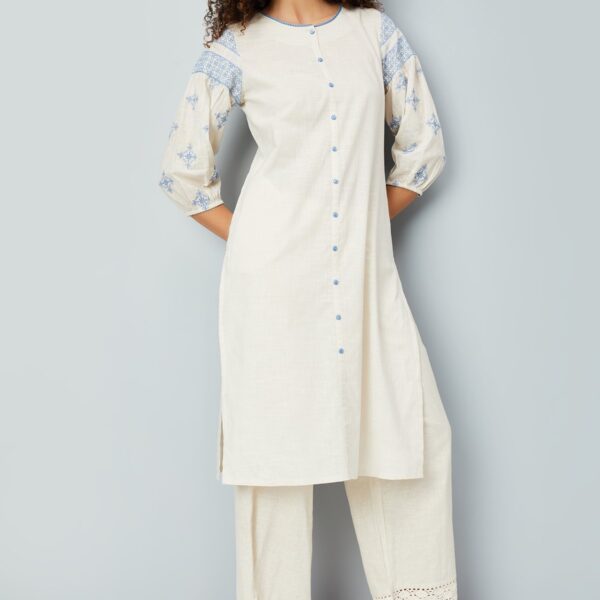 Women Embroidered Sleeve Straight Kurta - Image 4